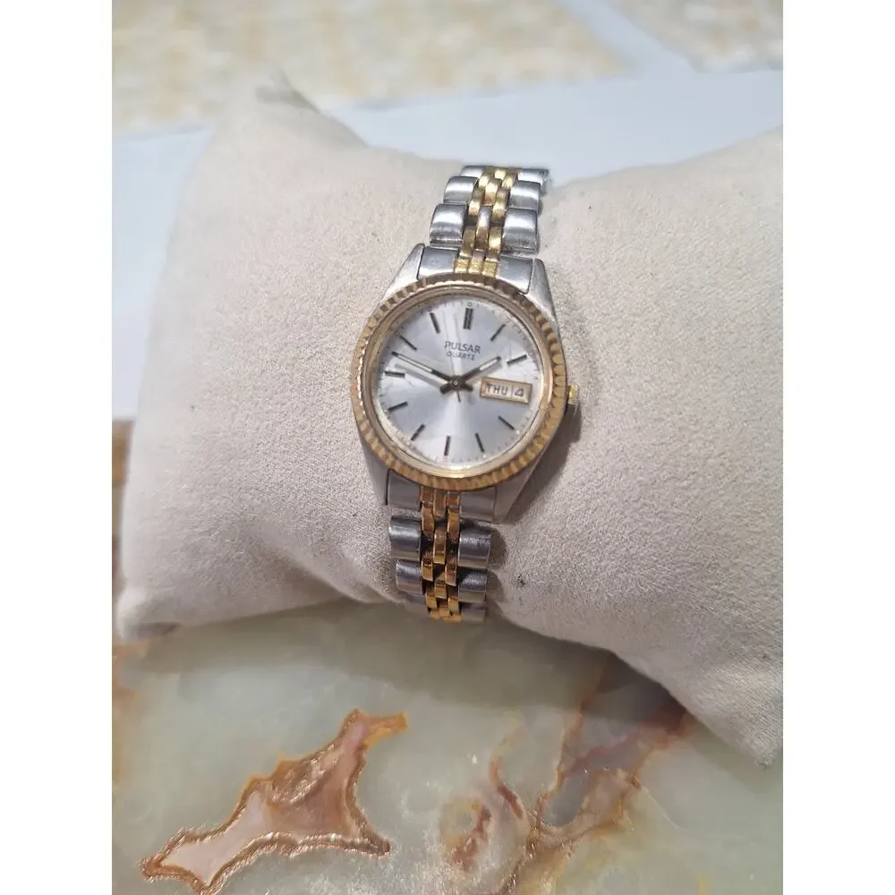 Vintage Pulsar V783-0020 Quartz Two Tone Silver Dial Day Date Watch Japan